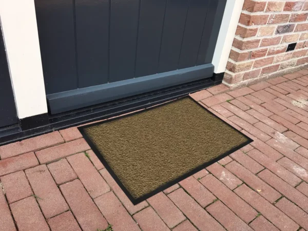 Tapis d'entrée marron clair